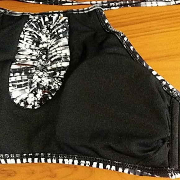 Ambrielle high neck bikini top Medium NWT - Picture 5 of 7